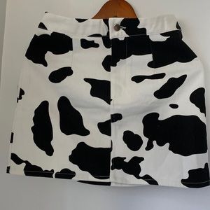 Women’s size 2 Cow Pattern Cotton Skirt Also see Kids sizing chat